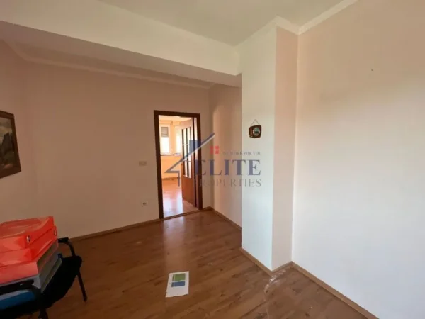 Tirane, shitet apartament duplex 4+1+Ballkon Kati 7, 285 m² 650.000 € (Blloku)