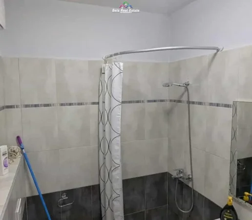 Tirane, jepet me qera apartament 1+1+Ballkon Kati 1, 70 m² 600 € (rruga panorama)