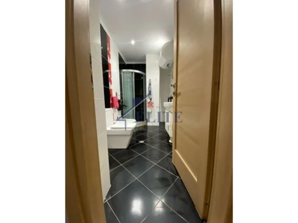 Tirane, shitet apartament 2+1+Ballkon Kati 5, 127 m² 216.240 € (Tregu Eletrik)