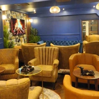 Tirane, jepet me qera lokal Kati 0, 225 m² 550 € (kinostudio)