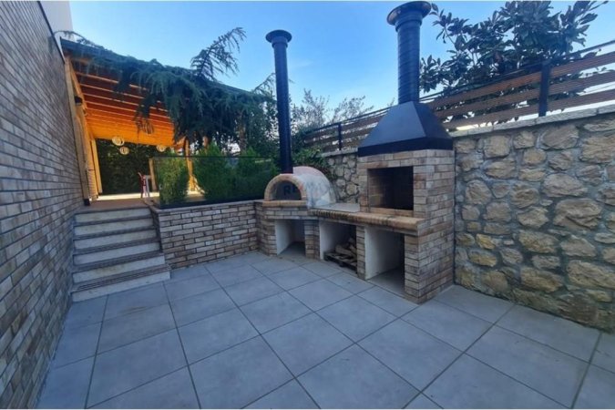 Tirane, jap me qera Vile 3+1+Aneks+Ballkon Kati 2, 270 m² 3.000 € 