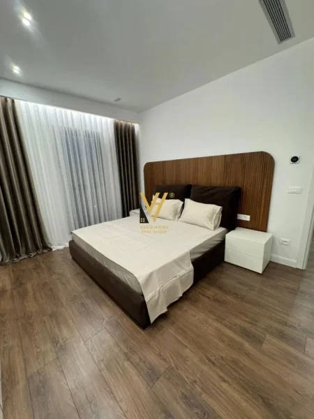 Tirane, jepet me qera apartament 3+1+Ballkon Kati 15, 167 m² 2.500 € (RRUGA E KAVAJES)