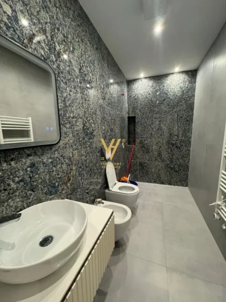 Tirane, jepet me qera apartament 3+1+Ballkon Kati 15, 167 m² 2.500 € (RRUGA E KAVAJES)