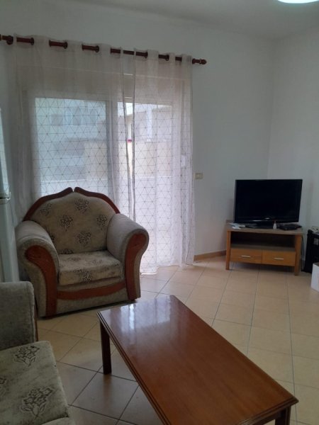 Tirane, jepet me qera apartament 1+1+Ballkon Kati 6, 68 m² 400 € (komuna e parsit)