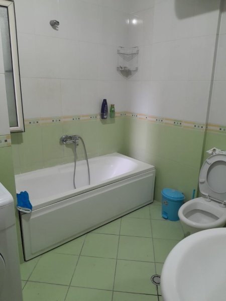 Tirane, jepet me qera apartament 1+1+Ballkon Kati 6, 68 m² 400 € (komuna e parsit)