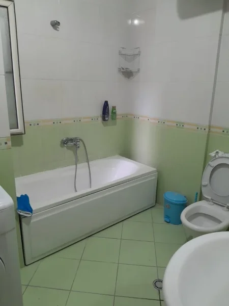 Tirane, jepet me qera apartament 1+1+Ballkon Kati 6, 68 m² 400 € (komuna e parsit)