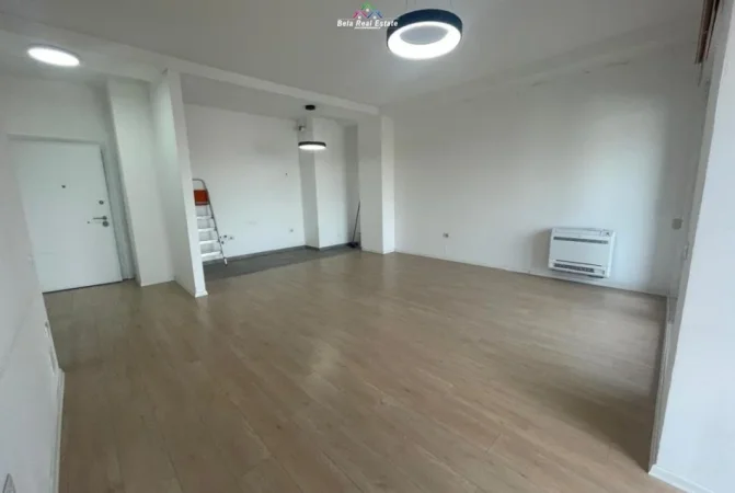 Tirane, jepet me qera zyre Kati 5, 114 m² 700 € (21 dhjetori)