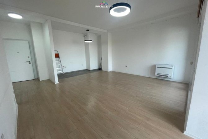Tirane, jepet me qera zyre Kati 5, 114 m² 700 € (21 dhjetori)