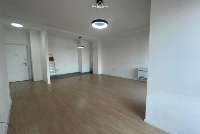 Tirane, jepet me qera zyre Kati 5, 114 m² 700 € (21 dhjetori)