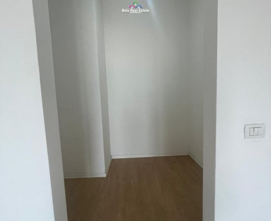 Tirane, jepet me qera zyre Kati 5, 114 m² 700 € (21 dhjetori)