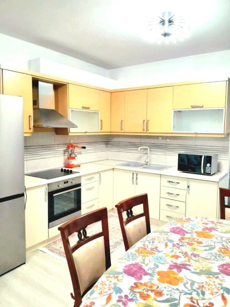 Tirane, jepet me qera apartament 2+1 Kati 5, 90 m² 680 € (kopshti botanik)