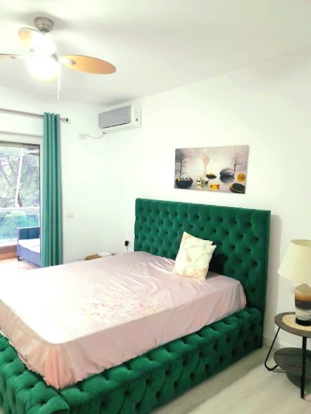 Tirane, jepet me qera apartament 2+1 Kati 5, 90 m² 680 € (kopshti botanik)