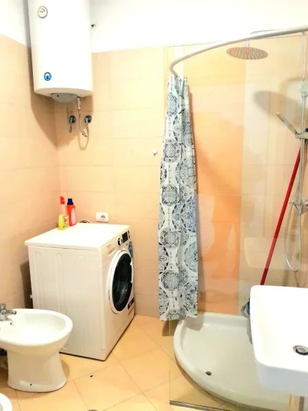Tirane, jepet me qera apartament 2+1 Kati 5, 90 m² 680 € (kopshti botanik)
