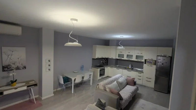 Tirane, jepet me qera apartament 1+1 Kati 1, 72 m² 600 € (Stacioni i Trenit)