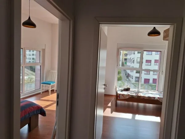 Shqiperi, jepet me qera apartament 2+1 Kati 5, 85 m² 550 € (Ali Demi)