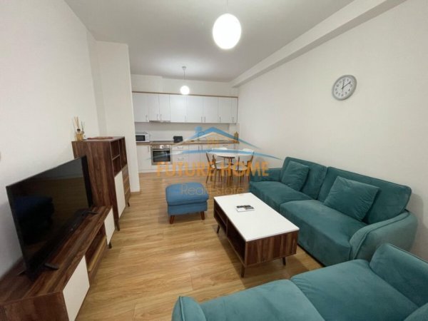 Tirane, jepet me qera apartament 2+1+Ballkon Kati 4, 95 m² 750 € (Rezidenca Quartum, Rruga Panorama)