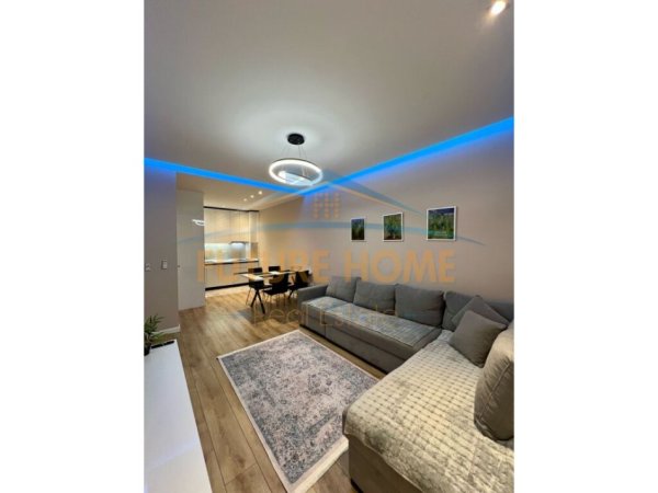 Tirane, jepet me qera apartament 1+1+Ballkon Kati 1, 71 m² 850 € (Niku Construction, Komuna e Parisit)