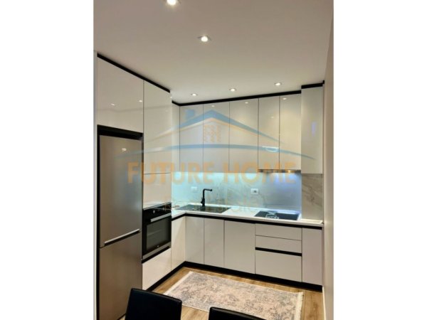 Tirane, jepet me qera apartament 1+1+Ballkon Kati 1, 71 m² 850 € (Niku Construction, Komuna e Parisit)