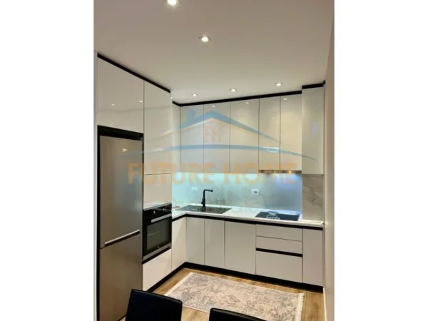 Tirane, jepet me qera apartament 1+1+Ballkon Kati 1, 71 m² 850 € (Niku Construction, Komuna e Parisit)