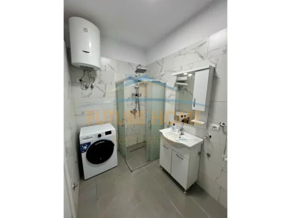 Tirane, jepet me qera apartament 1+1+Ballkon Kati 1, 71 m² 850 € (Niku Construction, Komuna e Parisit)