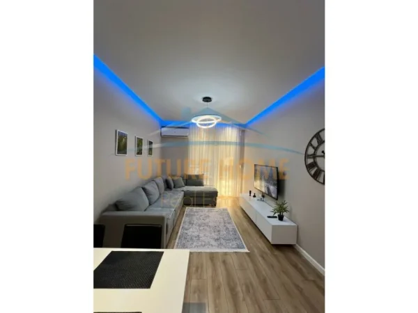 Tirane, jepet me qera apartament 1+1+Ballkon Kati 1, 71 m² 850 € (Niku Construction, Komuna e Parisit)