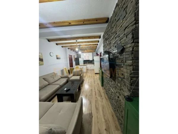 Tirane, jepet me qera apartament 2+1+Ballkon Kati 3, 100 m² 450 € (Unaza e Re)