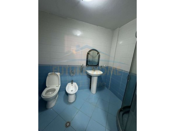 Tirane, jepet me qera apartament 2+1+Ballkon Kati 3, 100 m² 470 € (Unaza e Re)