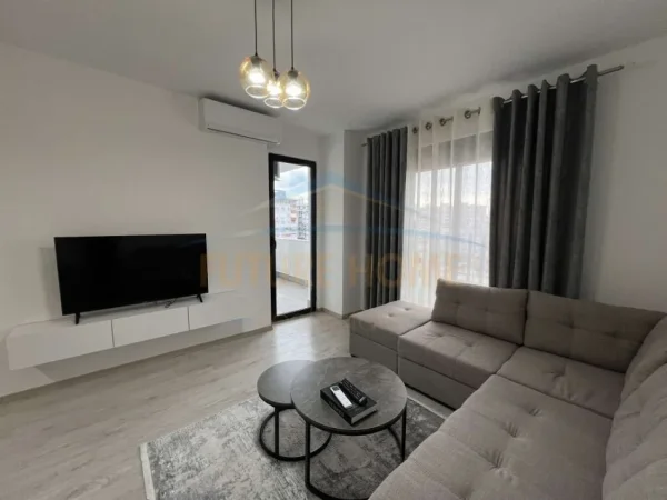 Tirane, jepet me qera apartament 1+1+Ballkon Kati 4, 500 € (Unaza e Re)