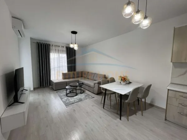 Tirane, jepet me qera apartament 1+1+Ballkon Kati 4, 500 € (Unaza e Re)