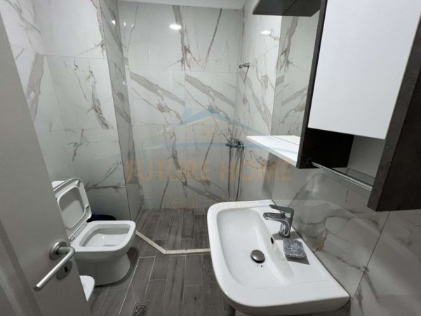 Tirane, jepet me qera apartament 1+1+Ballkon Kati 4, 500 € (Unaza e Re)