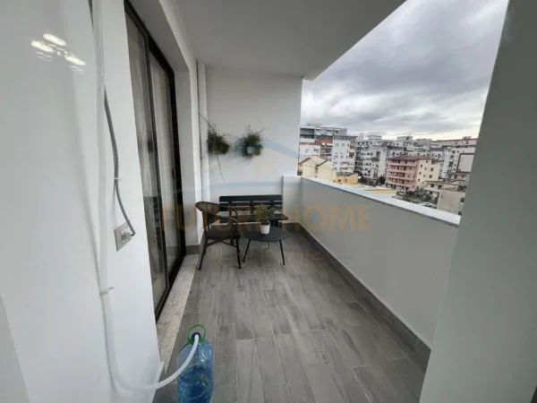 Tirane, jepet me qera apartament 1+1+Ballkon Kati 4, 500 € (Unaza e Re)