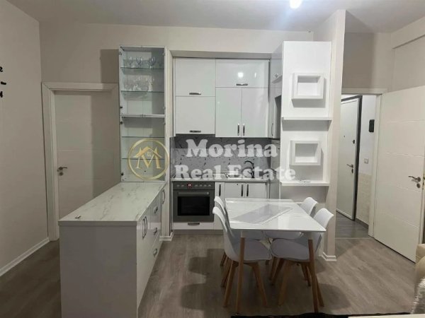 Tirane, jepet me qera apartament 3+1 Kati 9, 110 m² 600 € (Fusha Aviacionit)