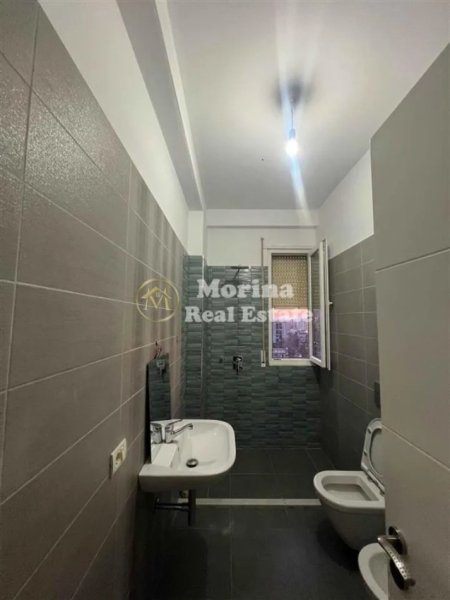 Tirane, jepet me qera apartament 3+1 Kati 9, 110 m² 600 € (Fusha Aviacionit)