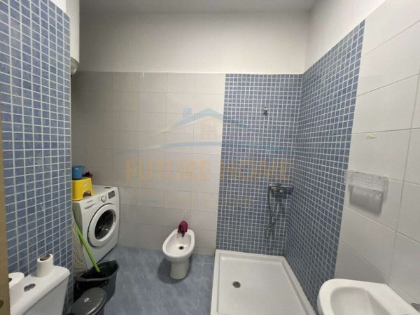 Tirane, jepet me qera apartament 1+1+Ballkon Kati 9, 89 m² 420 € (Unaza e Re)