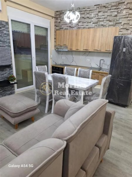 Tirane, jepet me qera apartament 2+1+Ballkon Kati 2, 120 m² 500 € 