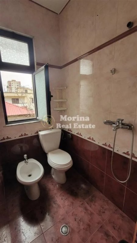 Tirane, jepet me qera apartament 2+1 Kati 2, 100 m² 400 € (21 Dhjetori)