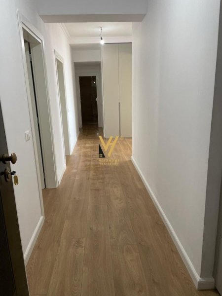 Vlore, jepet me qera apartament 2+1+Ballkon Kati 1, 133 m² 1.250 € (VLORE)