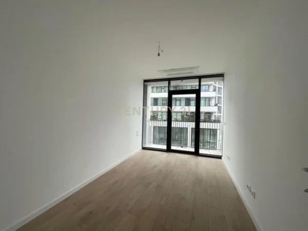 Tirane, jepet me qera zyre Kati 1, 89 m² 1.350 € (liqeni tiranes)