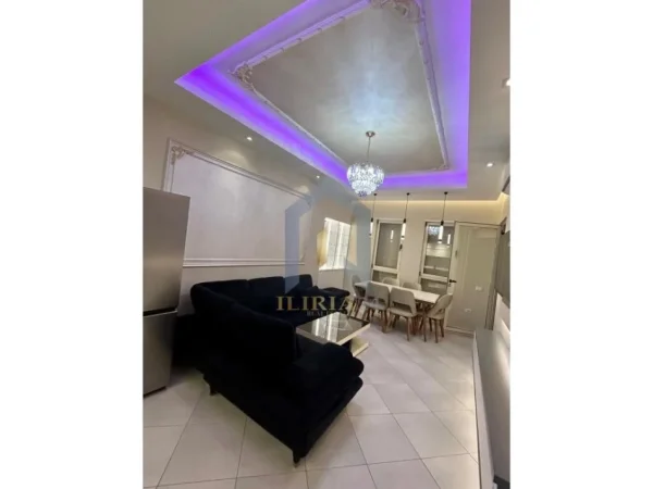 Tirane, jepet me qera apartament 2+1+Ballkon Kati 5, 95 m² 700 € (Don Bosko)