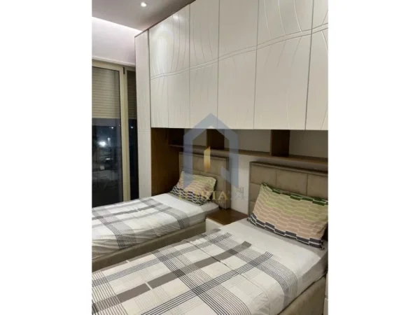 Tirane, jepet me qera apartament 2+1+Ballkon Kati 5, 95 m² 700 € (Don Bosko)