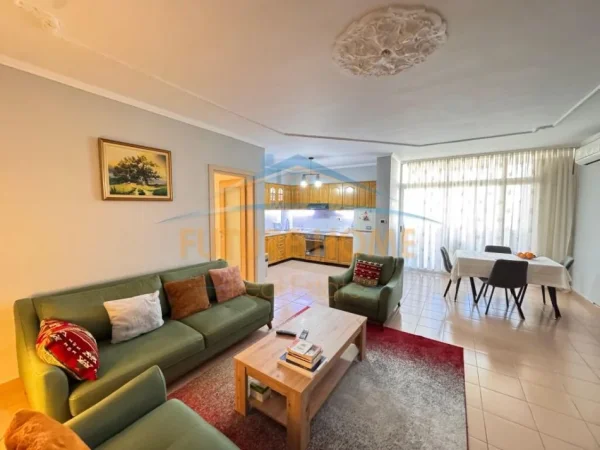 Tirane, shitet apartament 2+1+Ballkon Kati 10, 105 m² 235.000 € (Komuna e Parisit)