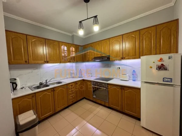 Tirane, shitet apartament 2+1+Ballkon Kati 10, 105 m² 235.000 € (Komuna e Parisit)