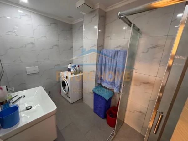 Tirane, shitet apartament 2+1+Ballkon Kati 10, 105 m² 235.000 € (Komuna e Parisit)