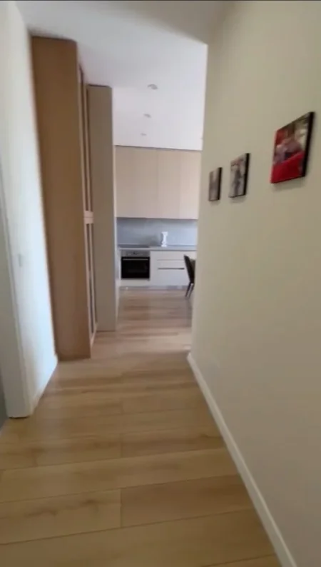 Tirane, jepet me qera apartament 1+1+Ballkon Kati 7, 70 m² 650 € (Shkolla e Kuqe, Rruga Qemal Stafa)