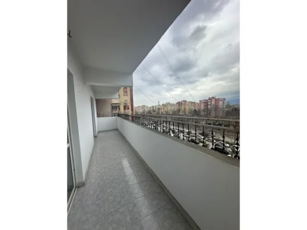 Tirane, shitet apartament 2+1+Ballkon Kati 4, 101 m² 140.000 € (Laprake)