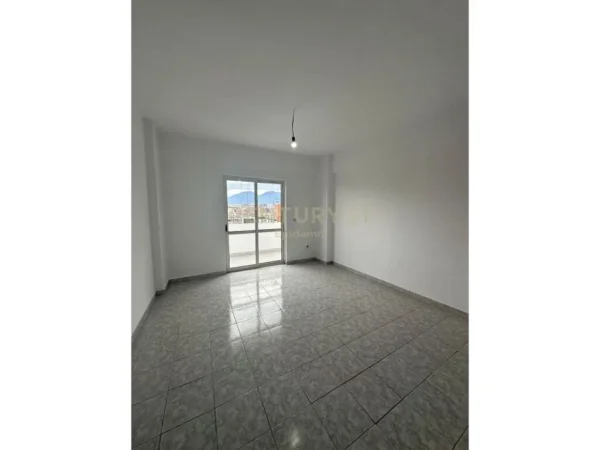 Tirane, shitet apartament 2+1+Ballkon Kati 4, 101 m² 140.000 € (Laprake)