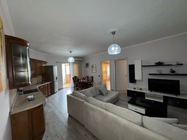 Tirane, jepet me qera apartament 2+1+Aneks+Ballkon Kati 5, 110 m² 600 € (komuna e parisit)