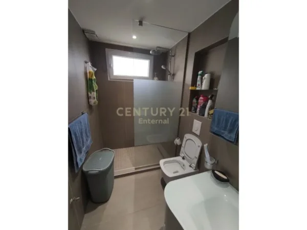 Tirane, jepet me qera apartament 2+1 ,kati 2, 90 m² 750 € (21 Dhjetori)