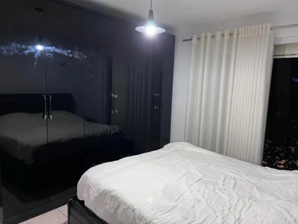 Tirane, jepet me qera apartament 1+1+Ballkon Kati 3, 60 m² 450 € (RRUGA BARDHYL BAR OSLO)
