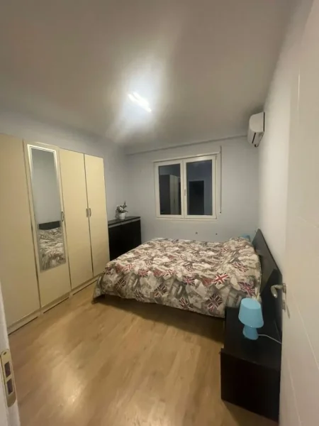 Tirane, jepet me qera apartament 2+1+Ballkon , 98 m² 700 € (Kinostudio)